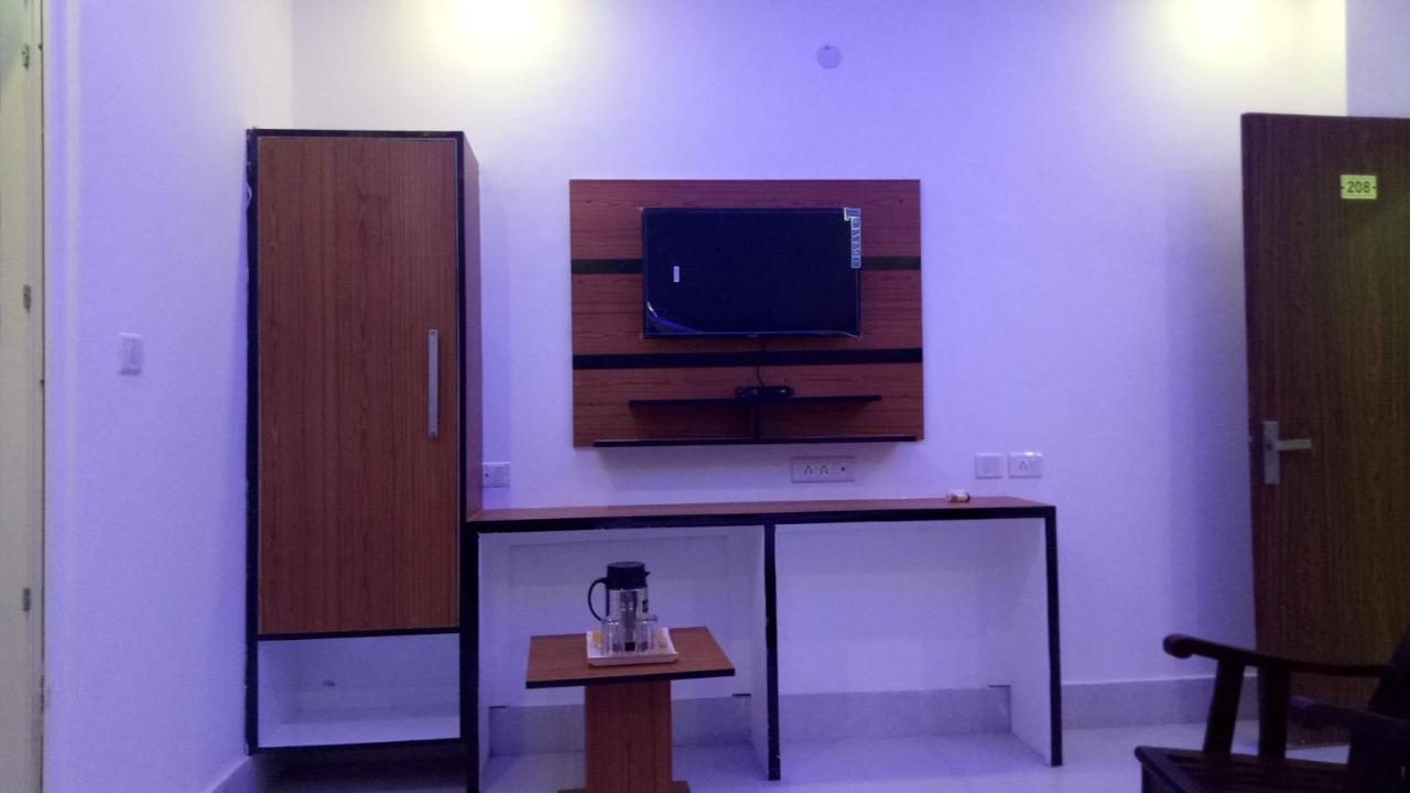 Capital O 13310 Noida Suites Luaran gambar